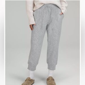 Lululemon Ready to Rulu cropped joggers in size 4